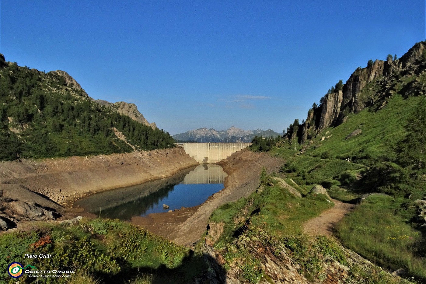 01 Lago di Fregabolgia (1952 m)...con poca acqua per lavori in corso ! .JPG -                                